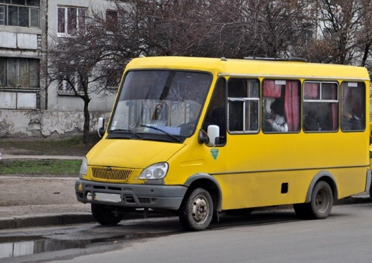 В Запорожье очередной маршрутчик получил…