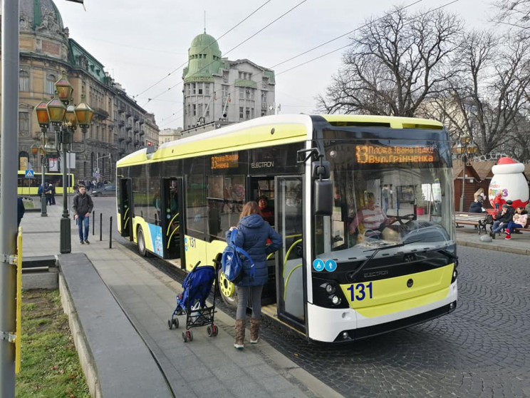 У львівському тролейбусі оштрафували деп…