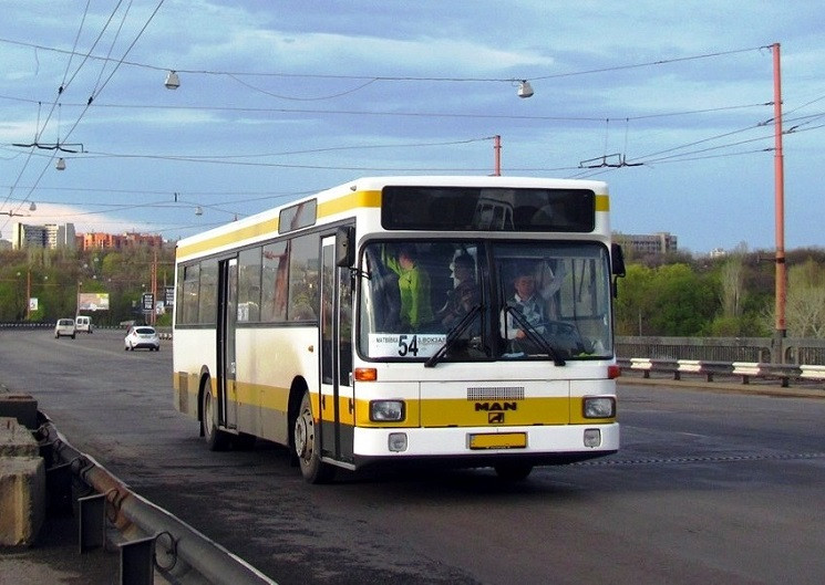 Як у Дніпрі на голови пасажирів маршрутк…