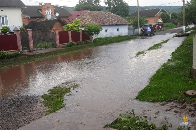 Проливні дощі знову затопили село на Тер…