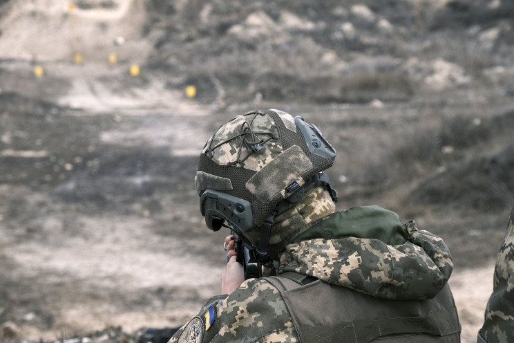 На Донбассе боевики обстреляли гражданск…