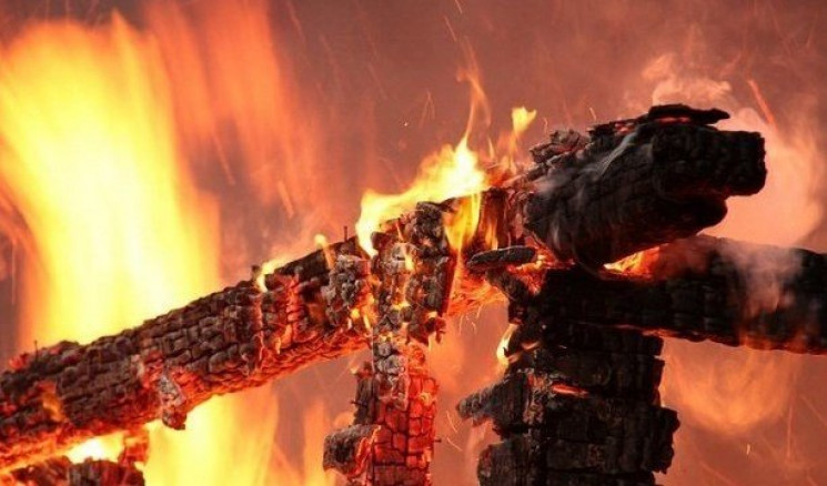 Масштабна пожежа на Тячівщині: Вогонь по…