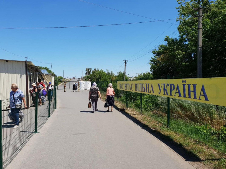 На Донбассе боевики блокируют работу пят…