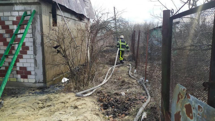 На Харківщині загасили пожежу в садовому…