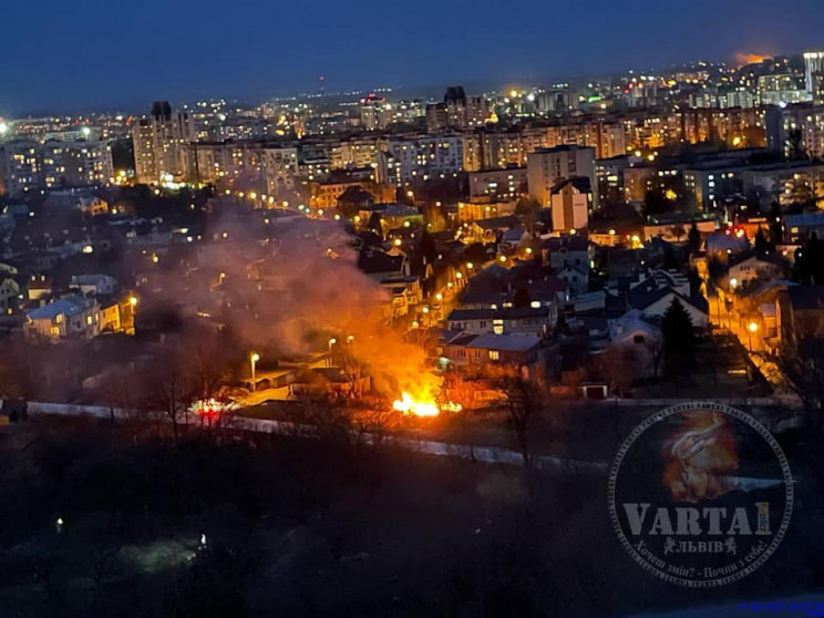 У Львові виникла пожежа (ФОТО, ВІДЕО)…