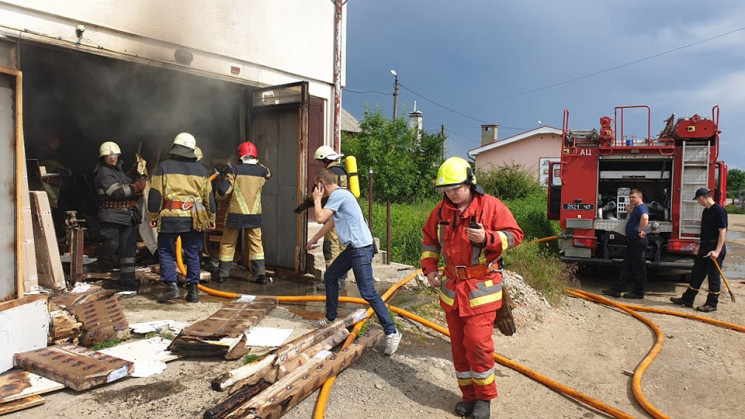 В Ужгороде пожарные потушили пожар в пом…