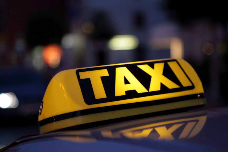 У Києві таксист зі знайомими пограбував…