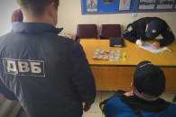 На Луганщине продавец наркотиков пытался…