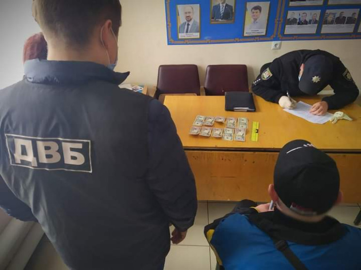 На Луганщине продавец наркотиков пытался…