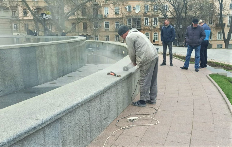 В Одессе вандалы повредили фонтан возле…