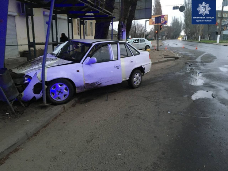 В Одесі п'яний водій збив автівку, зніс…