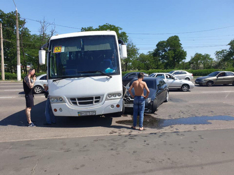 В Одесі у ДТП потрапив автобус зі школяр…