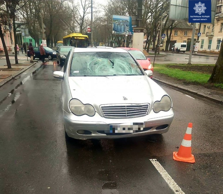 В Одессе под колесами автомобиля травмир…