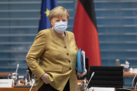 Меркель зробила щеплення від коронавірус…