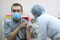За воскресенье в Украине вакцинировали м…