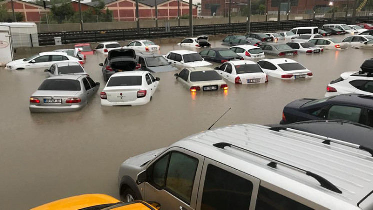 Анкару затопили скажені зливи: Троє заги…