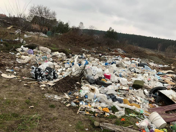 Біля Львова з'явилося нелегальне сміттєз…