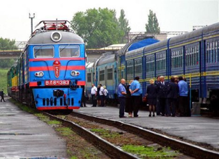"Укрзалізниця" повернула прямий поїзд з…