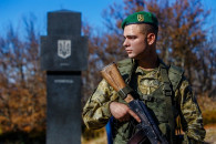Украинские пограничники на границе с Бел…