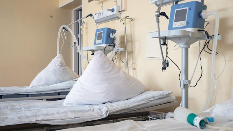 У лікарнях Херсонщини зайняті 42% ковідн…