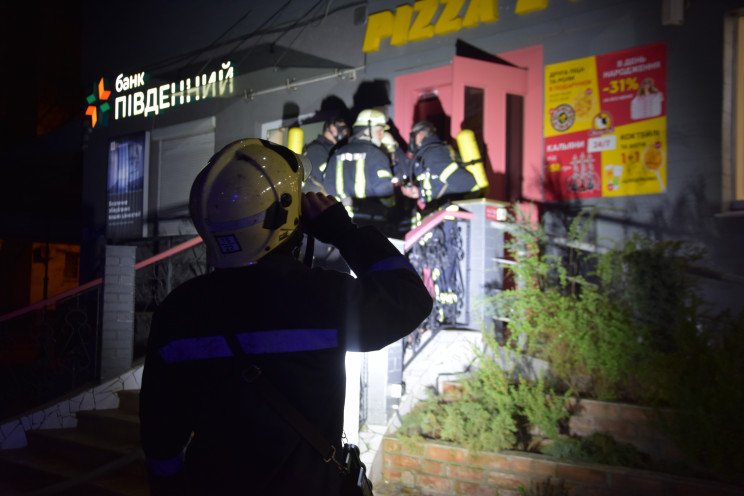 Вночі в Одесі 38 пожежників гасили попул…