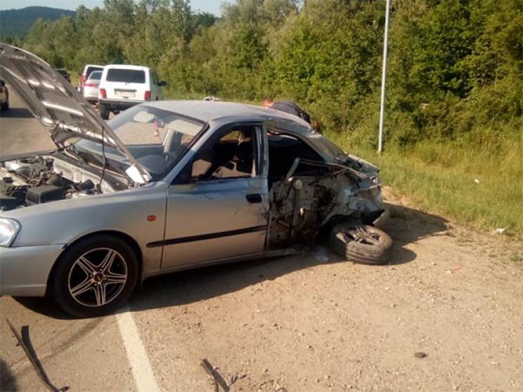 На Кубані людей затиснуло в авто внаслід…