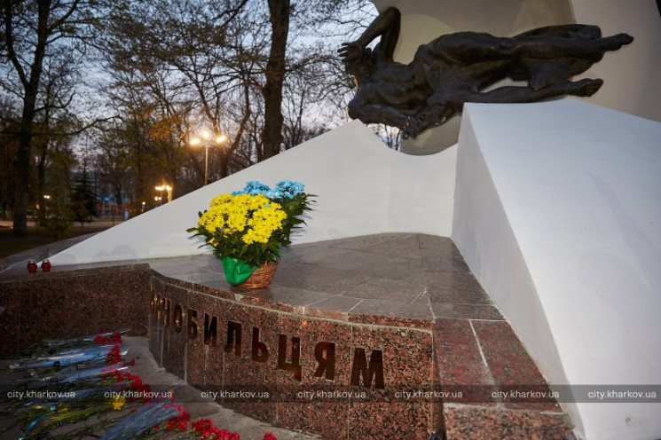 В Харькове зажгли свечи в память о жертв…