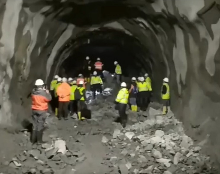 У метро Дніпра з'єднали тунелі між станц…