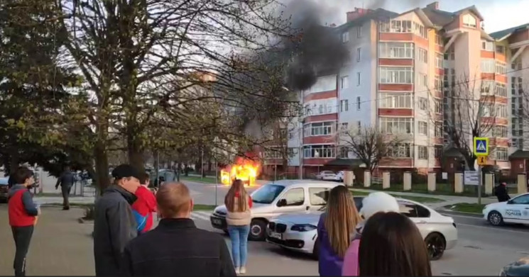 У Львові згорів автомобіль (ФОТО)…