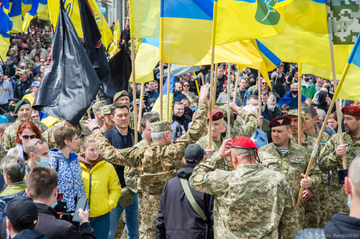 Марш патріотів, п’яний фанат СРСР та дез…