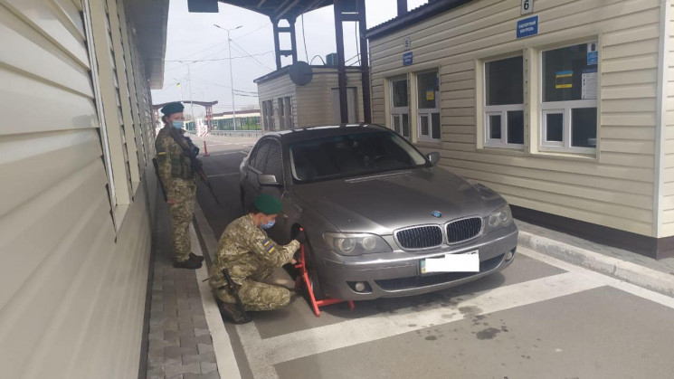 На Херсонщині затримали викрадене у Чехі…