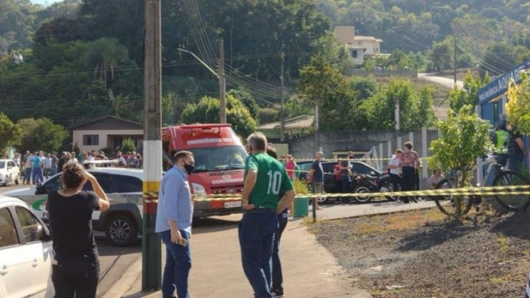 У Бразилії 18-річний хлопець напав з мач…