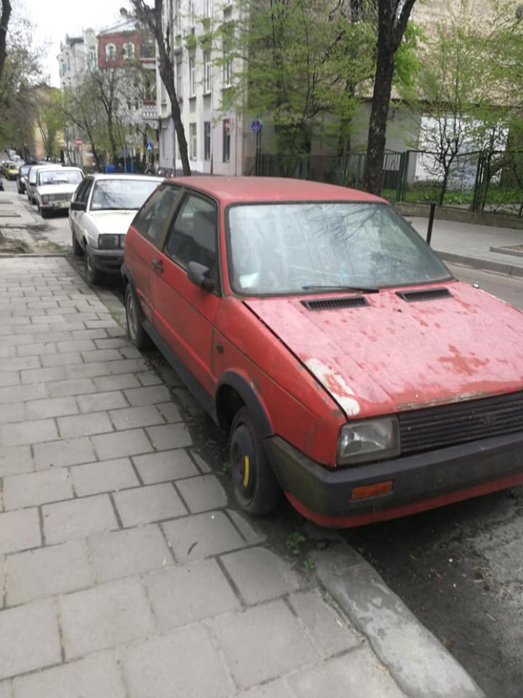 У центрі Львова знайшли стоянку автомобі…