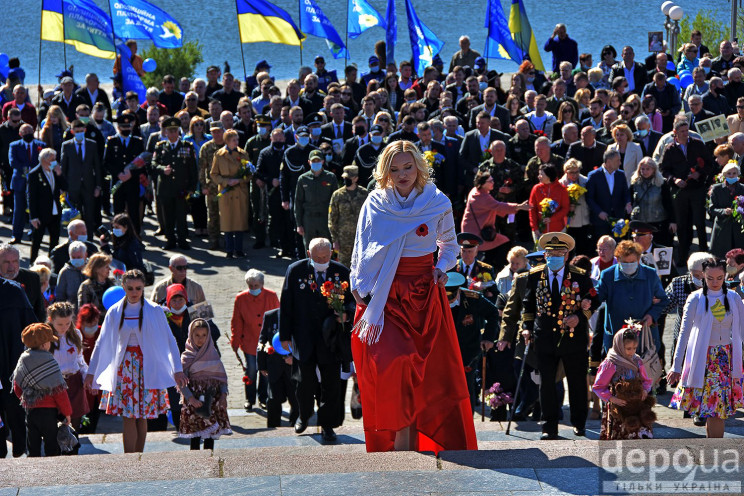 Червоні прапори і піар ОПЗЖ: Як у Херсон…