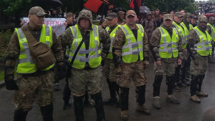 Мешканці Дніпра вимагають вивести на вул…