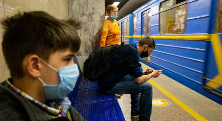 На всіх станціях Київського метро запуст…