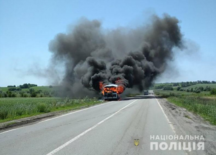 На Полтавщині під час руху загорівся авт…
