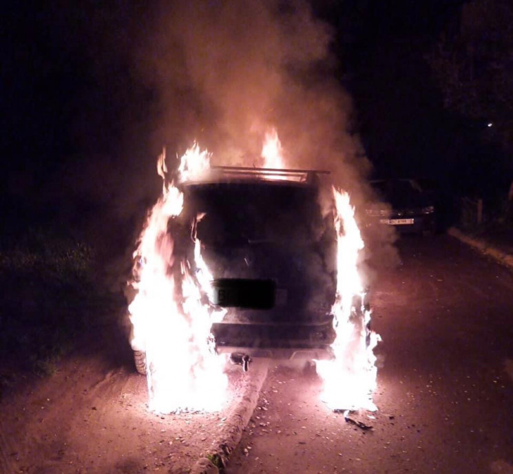 У Червонограді згорів Renault Duster (ФО…