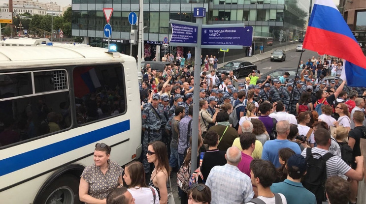 В Москві затримували людей, які вийшли н…