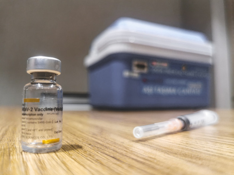 Вакцинация в Мариуполе: Прививают от COV…