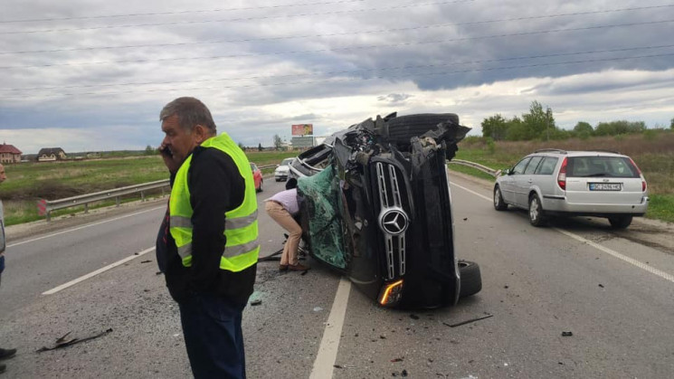 Около Львова внедорожник превратился на…