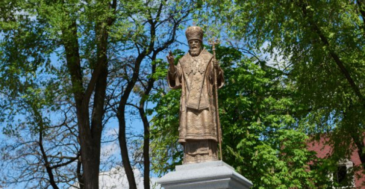В Харькове открыли памятник митрополиту…