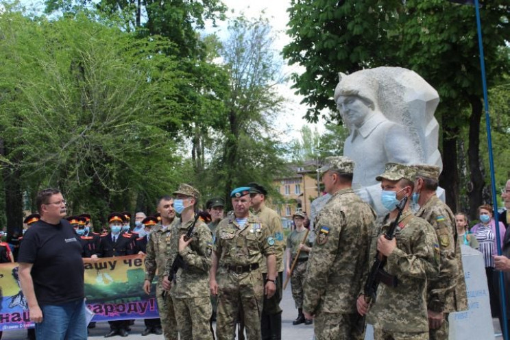 У Кривому Розі відкрили пам'ятник отаман…