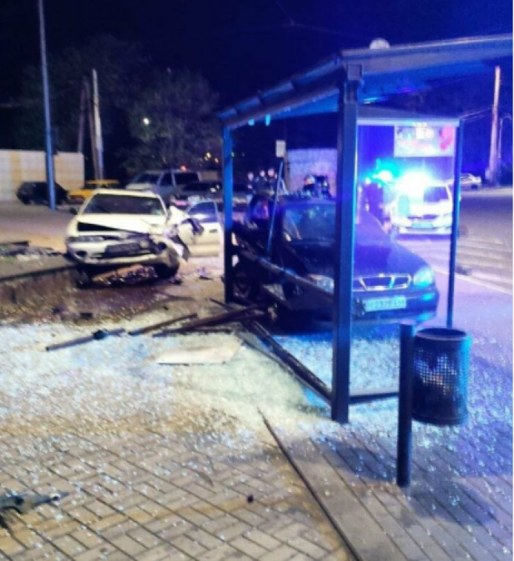 В Маріуполі п'яний водій розтрощив автоб…