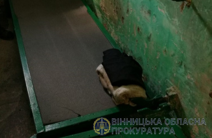 На стінах пліснява, вода не стікає: В як…