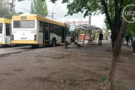 В Мариуполе водитель автобуса снес остан…