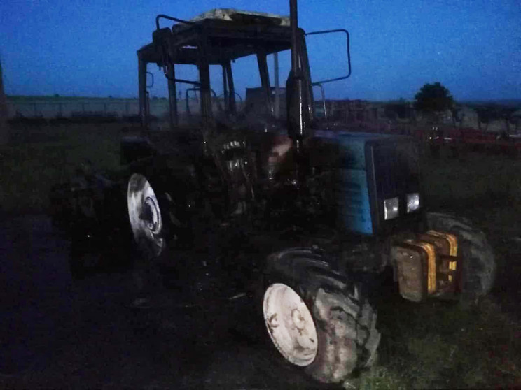 На Миколаївщині спалахнув трактор…