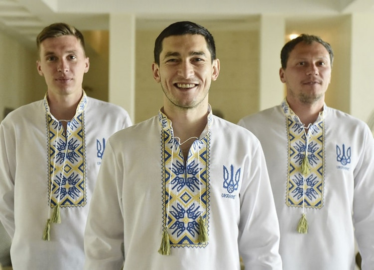 Как футболисты сборной Украины в вышиван…