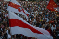 У Білорусі хочуть внести біло-червоно-бі…