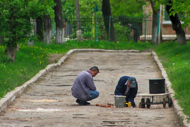 В Горлівці працівники онкоцентру латають…